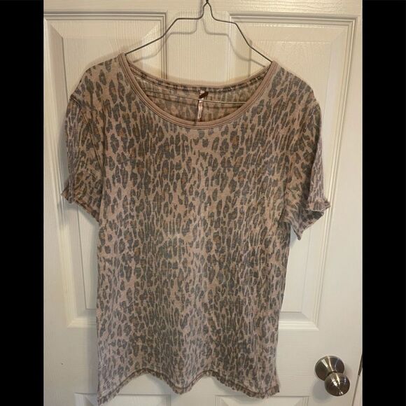 Free people tourist leopard T-shirt sz XS - Picture 3 of 6